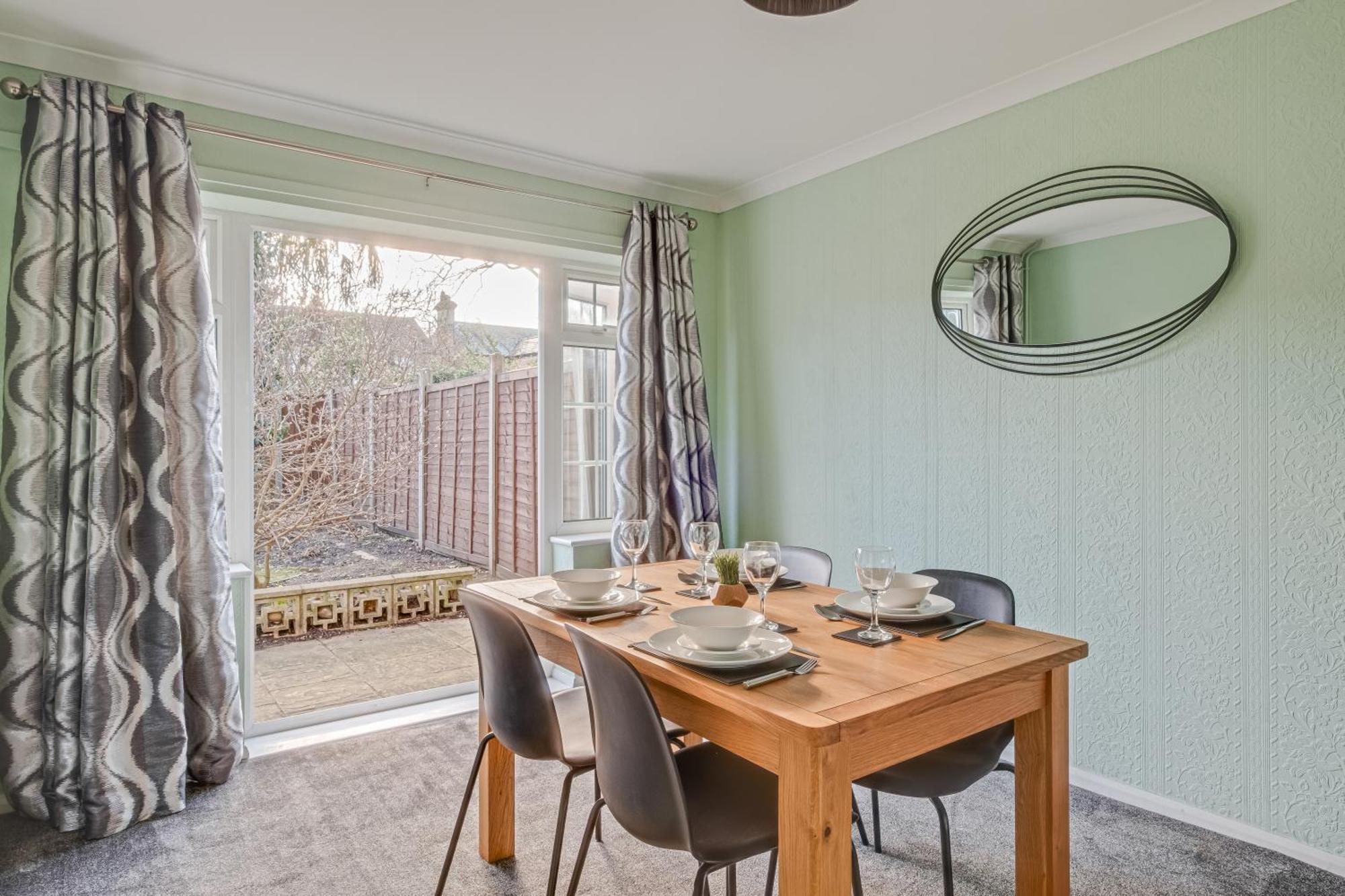 Comfy And Freshly Redecorated Home By Our Home Short Stays Close To Town Centre With Free Parking Bedford Luaran gambar