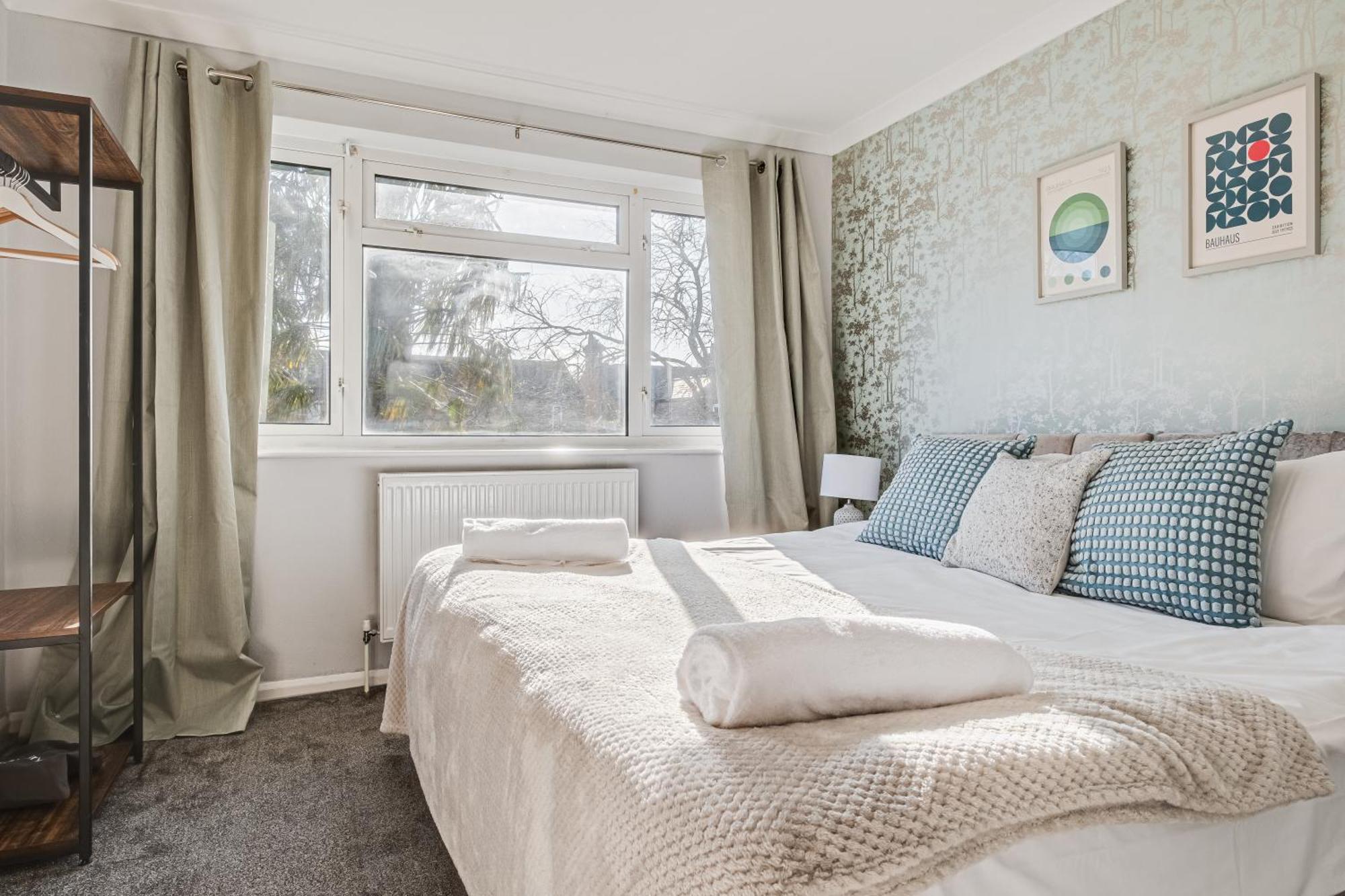 Comfy And Freshly Redecorated Home By Our Home Short Stays Close To Town Centre With Free Parking Bedford Luaran gambar
