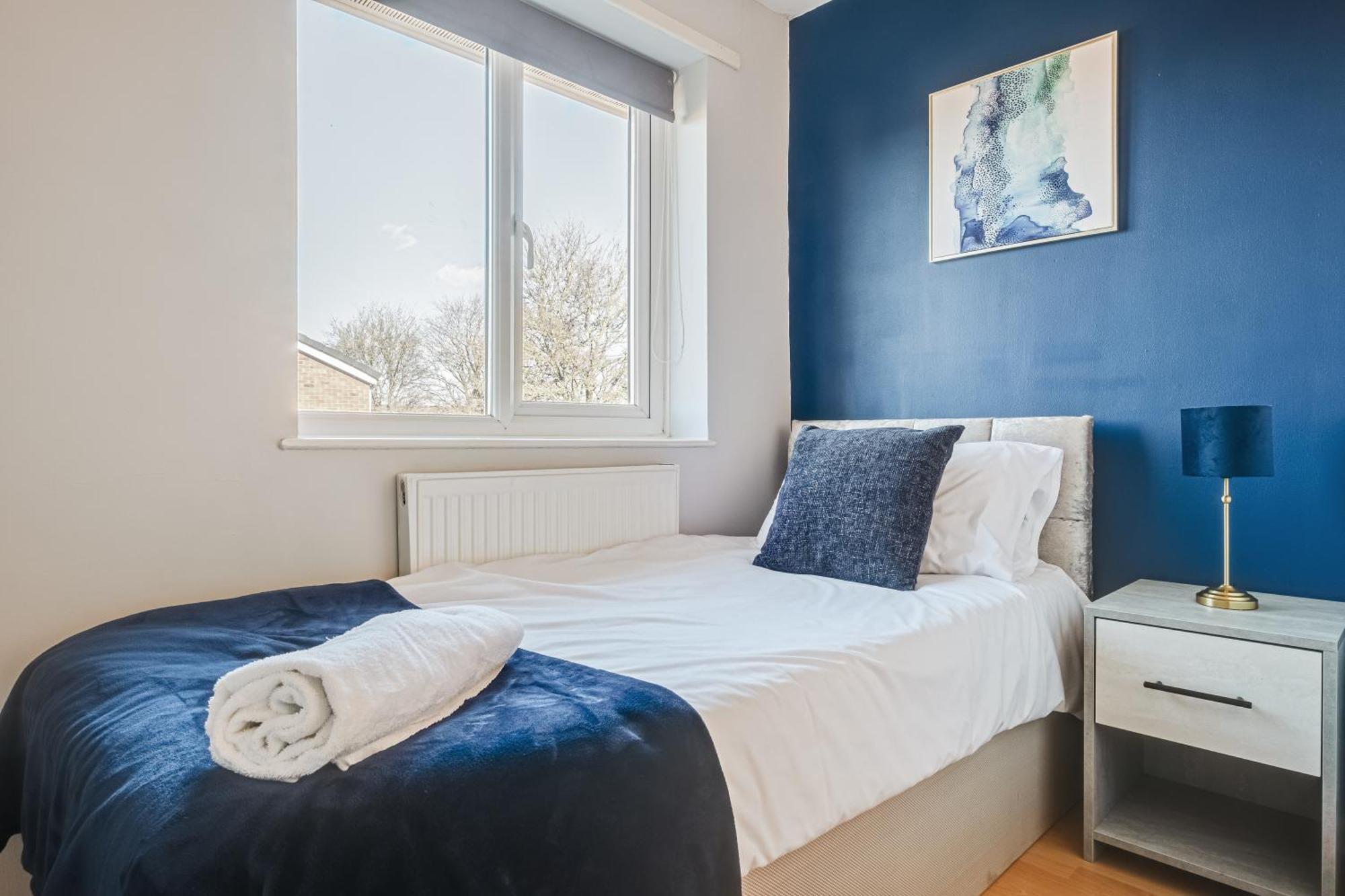 Comfy And Freshly Redecorated Home By Our Home Short Stays Close To Town Centre With Free Parking Bedford Luaran gambar
