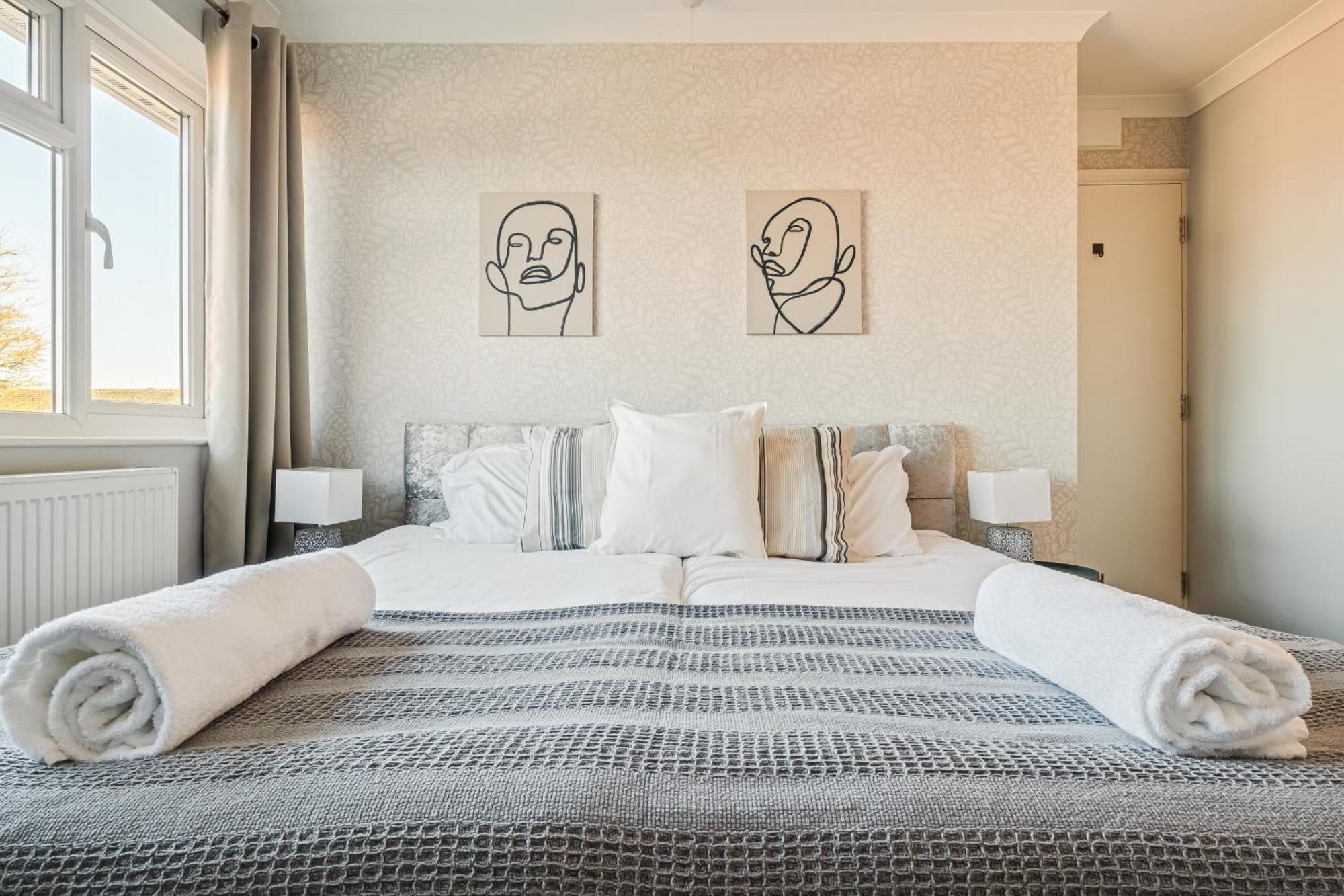 Comfy And Freshly Redecorated Home By Our Home Short Stays Close To Town Centre With Free Parking Bedford Luaran gambar