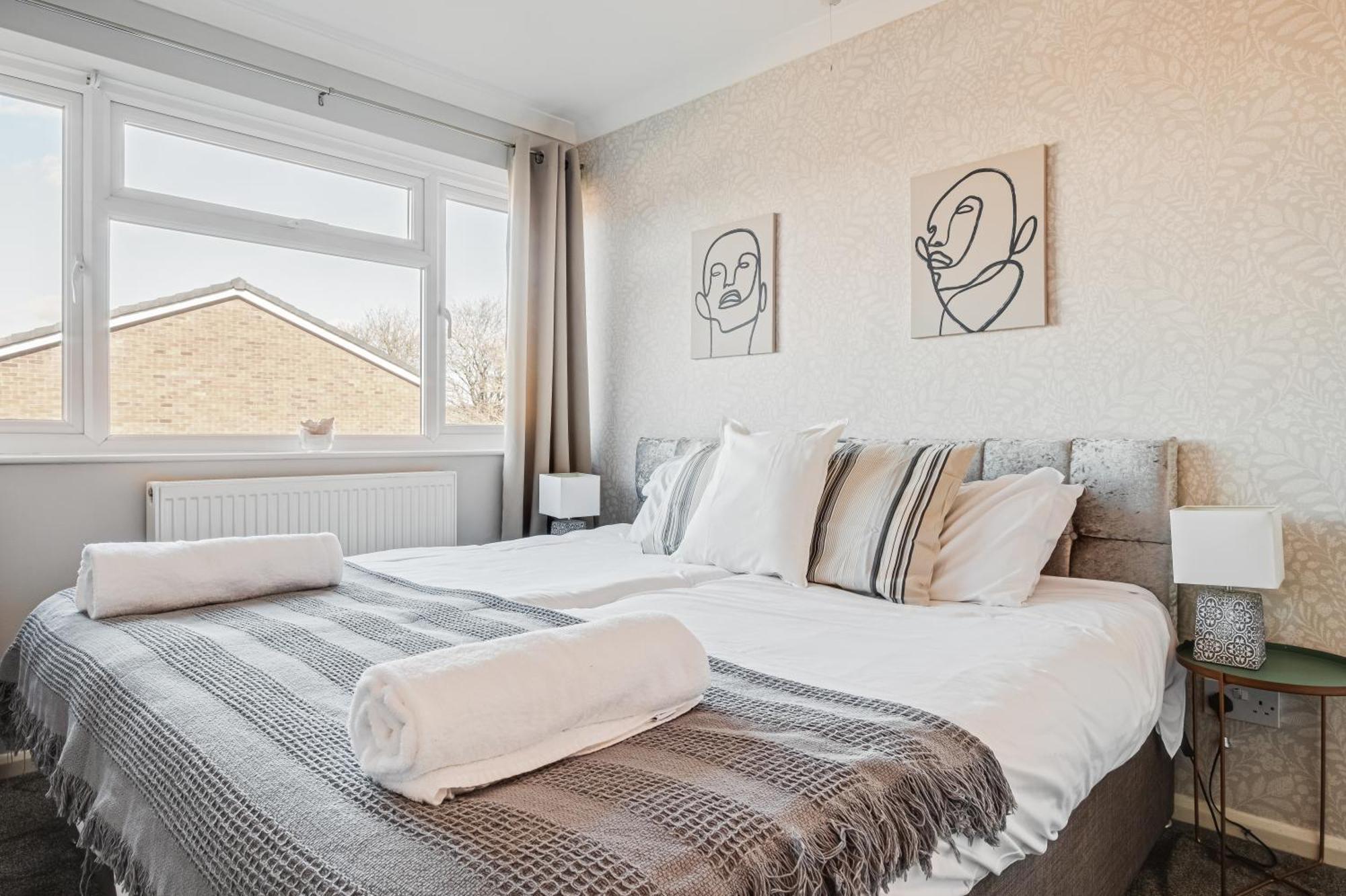 Comfy And Freshly Redecorated Home By Our Home Short Stays Close To Town Centre With Free Parking Bedford Luaran gambar